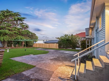 3 Beds + Multi-Room! Space & Potential!