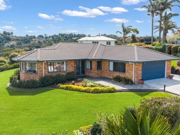Location, Lifestyle and Breathtaking Views!
