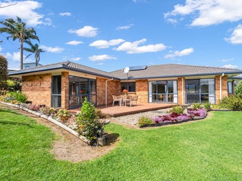 Location, Lifestyle and Breathtaking Views!