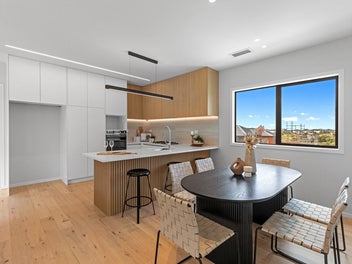 Affordable Brand New Beauty In Orewa