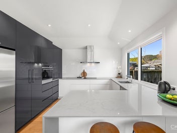 BIG ON SPACE, SUNSHINE & STYLE