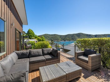 Live The Waikawa Bay Lifestyle