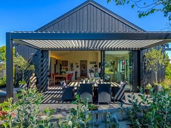 Quality, Space & Tararua Views