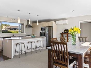 Immaculate, Spacious and Simply Ready to Enjoy