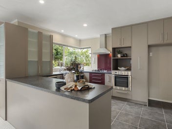 Spacious, Inviting – Office & Private Decks