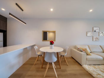 Freehold, Sunny & Easy-Care Near Parks
