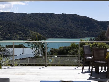 Immaculate Harbour Home – Simply Move In & Enjoy