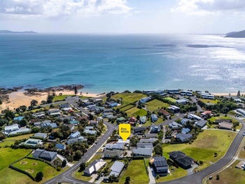 Coastal Haven with Doubtless Bay Views