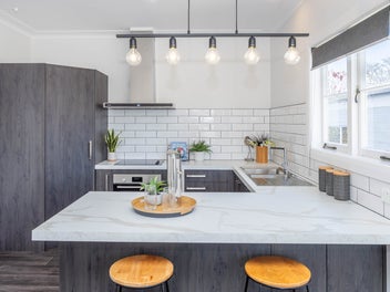 Charming Bungalow - Renovated & Ready for You!