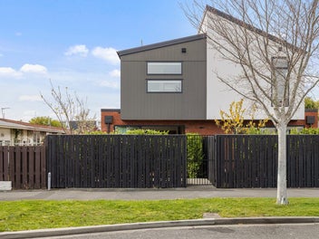 Modern Living, Prime Position