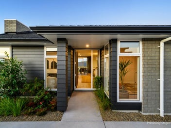 You're Not Dreaming - 4 Bedrooms, 2 Living Areas