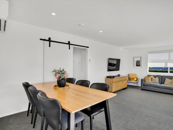Immaculate Brick Living - Don't Miss Out!