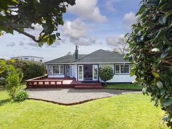 Picture Perfect Peninsula Bungalow