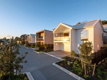 A Sunlit Sanctuary Overlooking the Racecourse