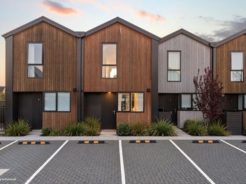 Stylish Easy-Care Living in the Heart of St Albans