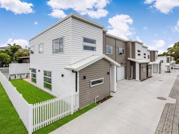 12 BRAND-NEW HOMES - CHOOSE YOUR FAVOURITE!
