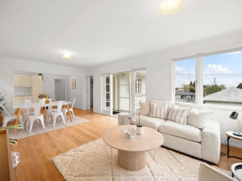Large Family Home | Huge 973sqm Section