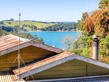 A Rare Opportunity-Charming 1928 Cottage on 809sqm