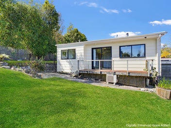 Spacious, Sunny & Easy Care 2 Bedroom