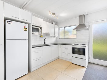 2 bed + 1 bath + 1 car park