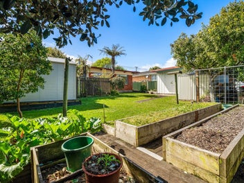 Room to Roam: Fully Fenced Family Haven