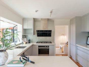 Sunshine, Space & Privacy in the Heart of Albany