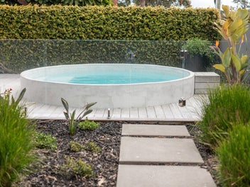 Pacific panorama, position, pool, parking