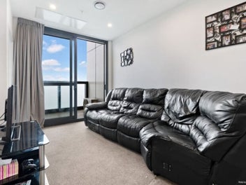 LIVE IN ONE. RENT THE OTHER. MOVE FAST