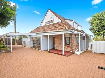 Renovated, Low-Maintenance, and Rangitoto Views