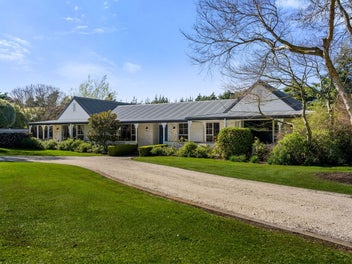 Country Living, Equestrian Ready