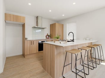 * UNDER OFFER * Splendid Family Home on 14 Harry M
