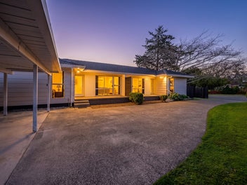 Private Rear Unit|2 Bedrooms|Great Location