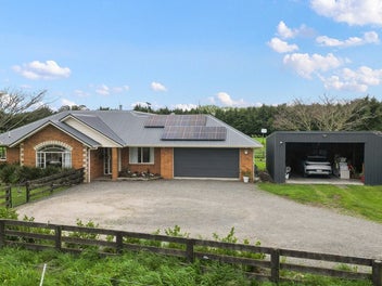 Space, Sheds and Potential on 4.71 Hectares