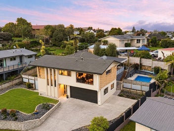 The Ultimate Family Poolside Retreat!