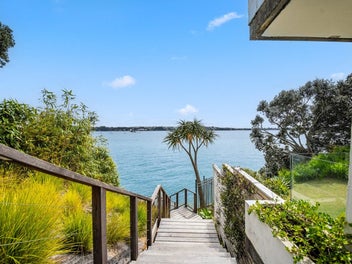 Sun-Soaked, Convenient & Perfectly Positioned