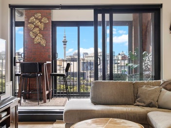 Award-Winning Design | 3 Bed+2 Bath | 2 Car Parks