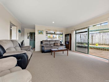 Sunshine, Park Views & Coastal Convenience