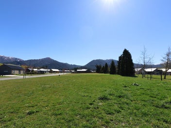 Sun soaked 951sqm with mountain views
