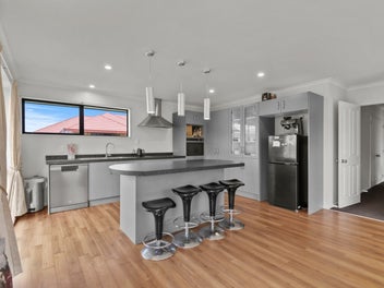 KELVIN GROVE. OWNER WANTS IT SOLD!