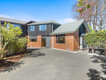 FANTASTIC FAMILY HOME IN THE BEST ZONES