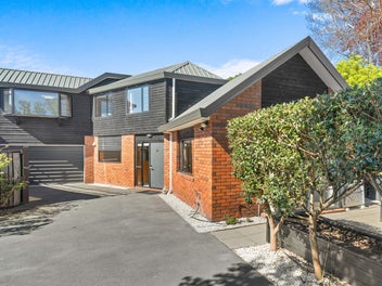 FANTASTIC FAMILY HOME IN THE BEST ZONES