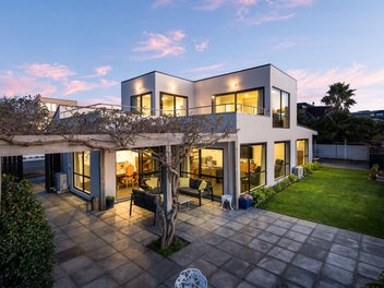 Perfectly Poised Hill Living