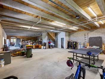 Big on space, incredible garaging