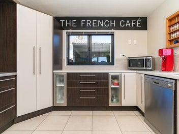 EASY KHANDALLAH FAMILY LIVING | BEO $845,000