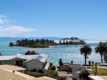 Port Hills Living - Views & Value
