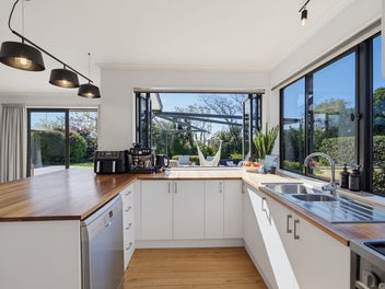 Entertainers Dream in a Sought-After Richmond!