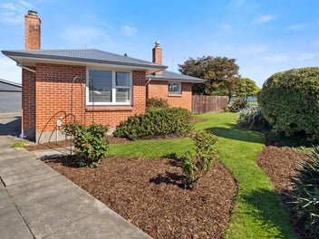 Huge Garage - Fabulous Brick Home