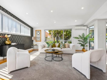 Modern Luxury only a minute to St Cuthberts