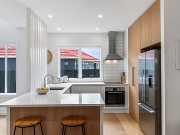 4-Beds, Stand-Alone & Impressive Outdoor Living!