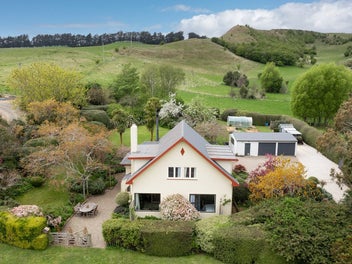 A Country Lifestyle Within Easy Reach